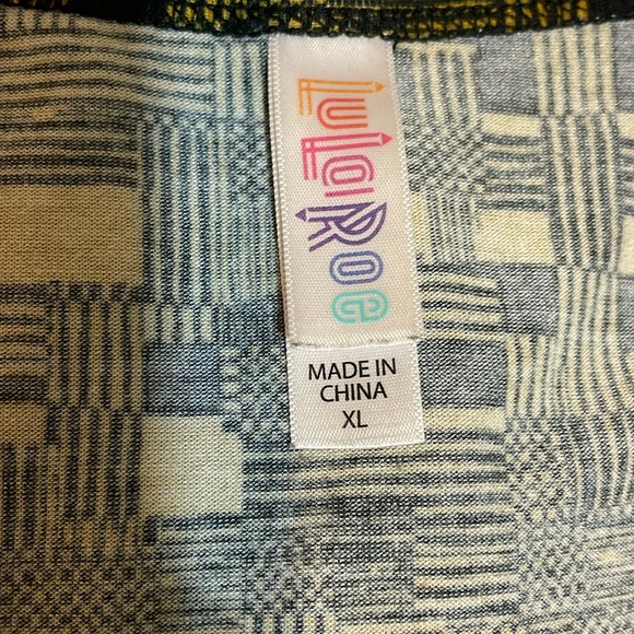 LuLaRoe Black & Gold stretchy Short Sleeve Tunic, Size XL - Picture 6 of 7